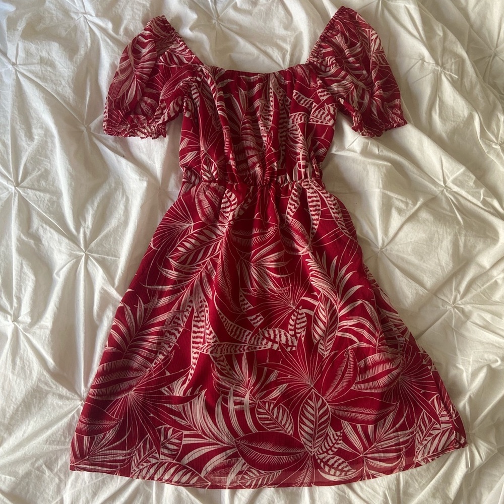 Beautiful red off-shoulder dress🌹